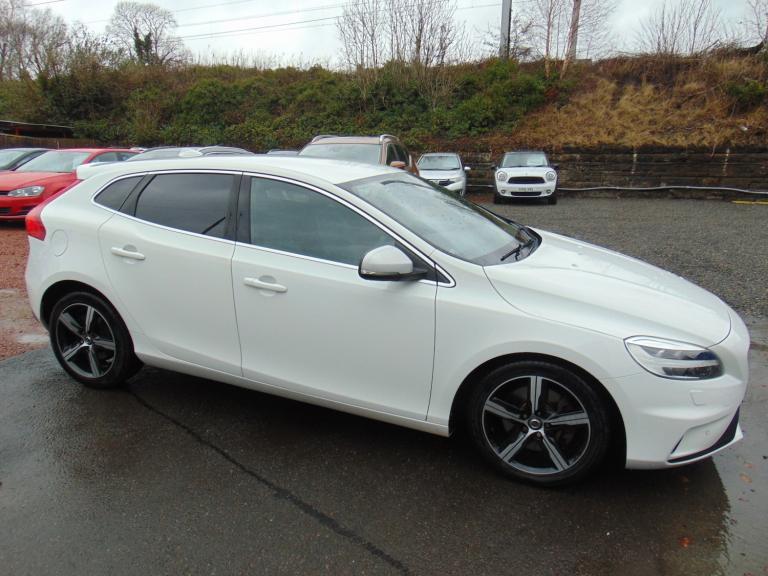 VOLVO V40 1.5 R-Design Pro T3 * ONLY 50500 MILES * FULL SERVICE HISTORY *