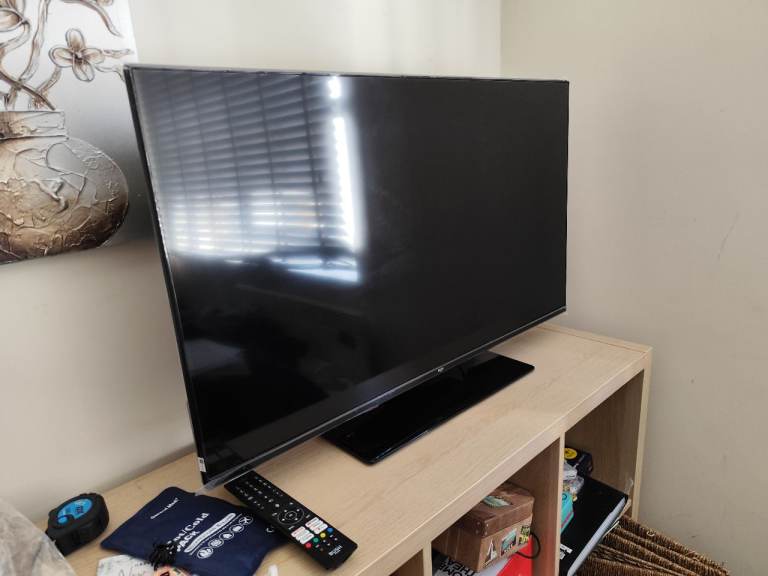40' Smart TV with Remote