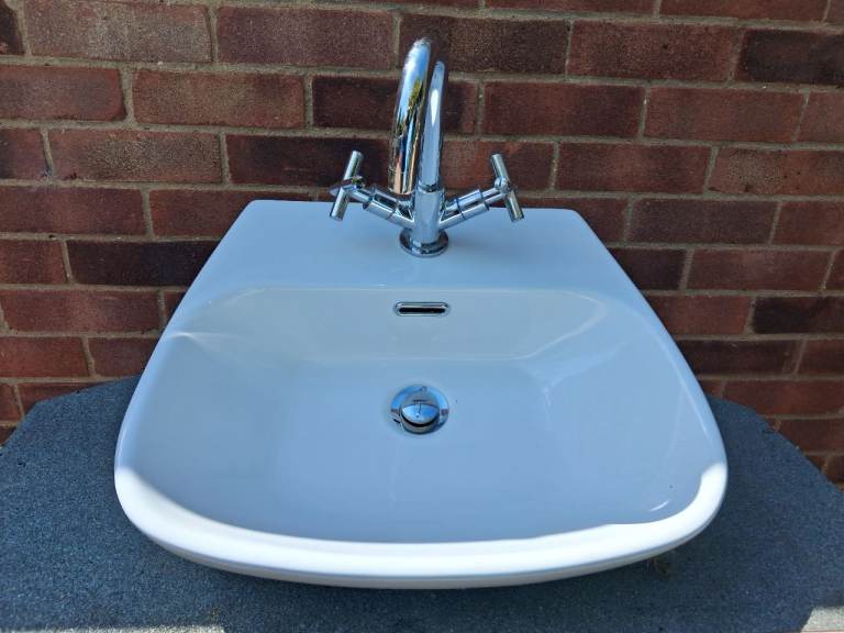Sit on counter top basin & taps