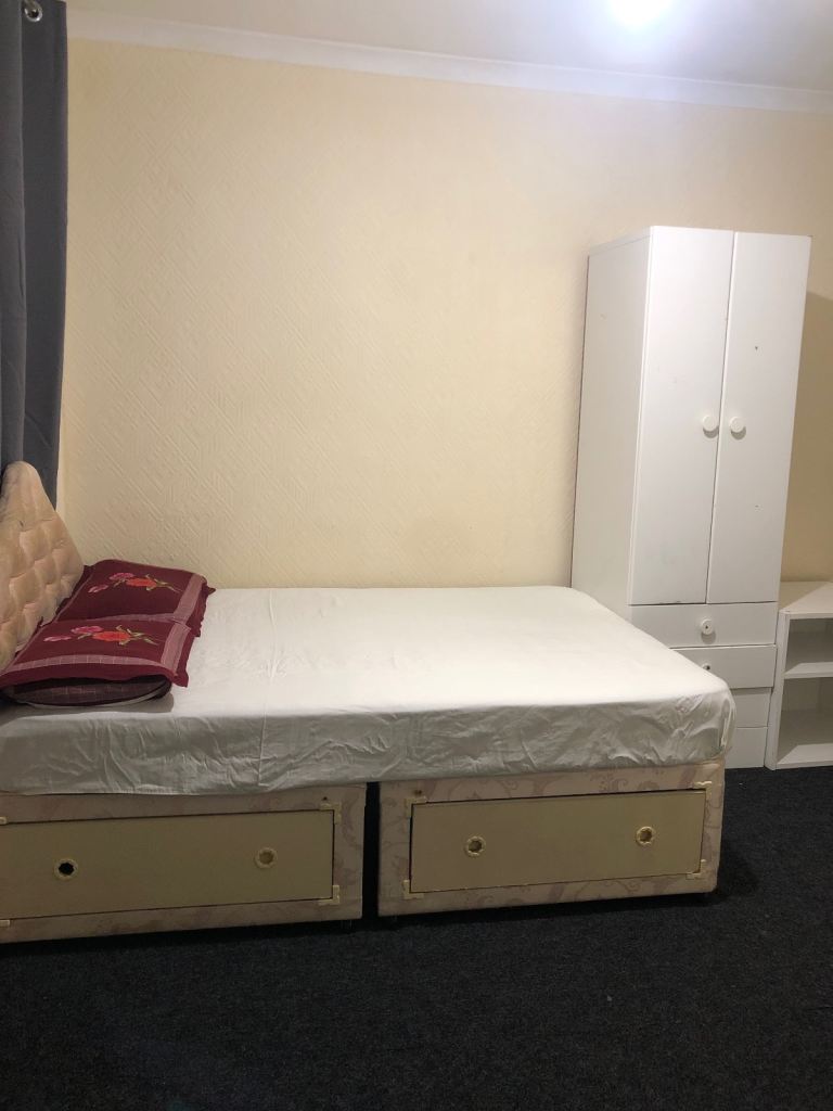 Double Bedroom with shared bathroom