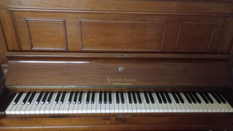 Upright Piano - free