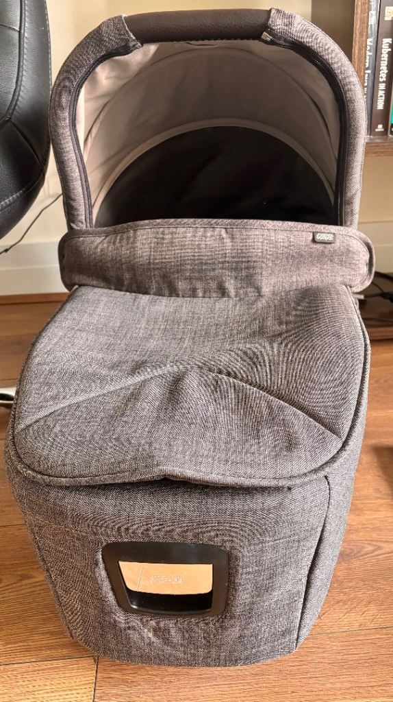 Mamas & Papas Flip XT3 Carry Cot 