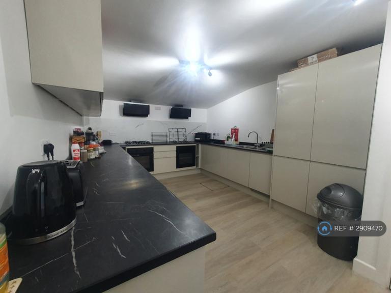1 bedroom in Ruxley Close, Epsom, KT19 (#2909470)