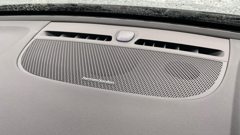 2024 Volvo XC40 2.0 B3P Ultra Dark 5dr Auto ESTATE PETROL Automatic