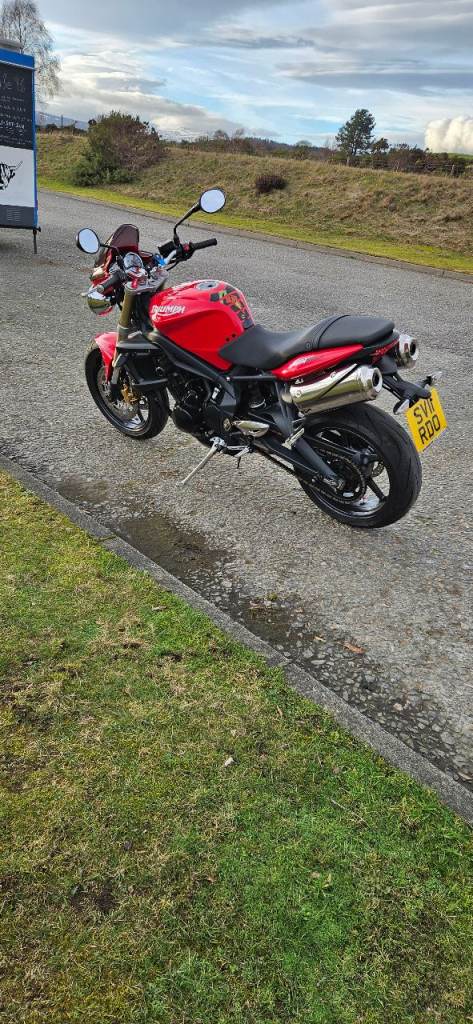 Triumph, STREET, 2011, 675 (cc)