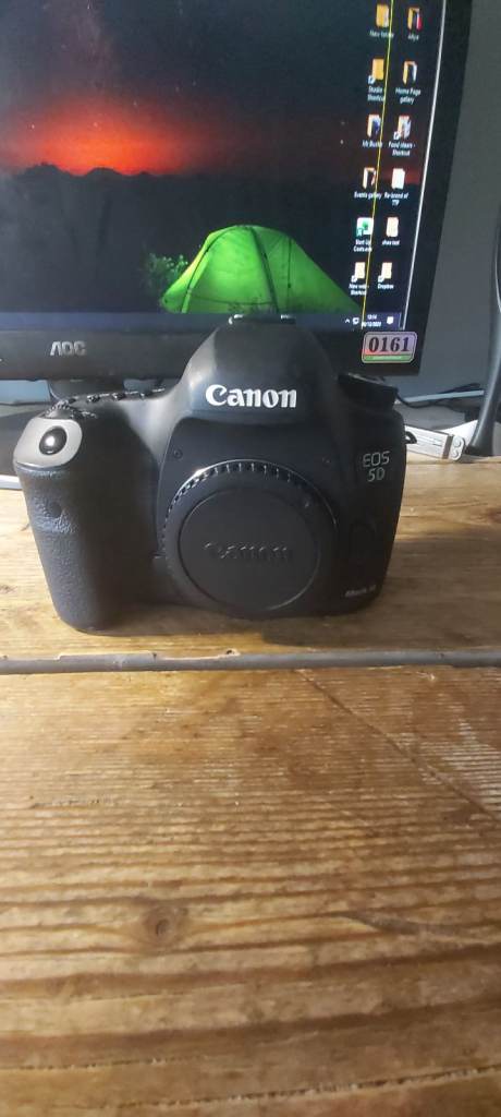 Canon 5D III excellent condition with battery grip, charger 2 batteries