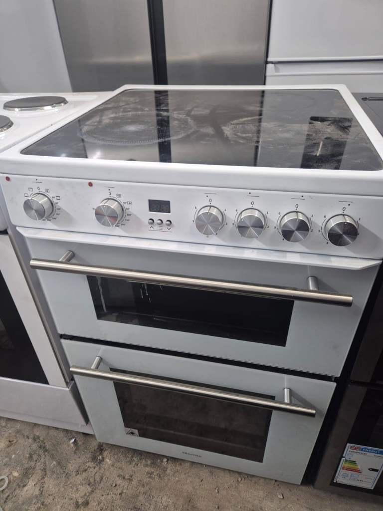 Electric Cooker with Ceramic Hob - Used Like New - Delivery Available in Manchester