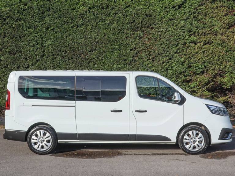 2023 Renault Trafic LL30 Sport Nav 2.0DCI 145BHP L2 LWB 9 SEAT MINIBUS, Rev Cam, Air Con, Cruis M...