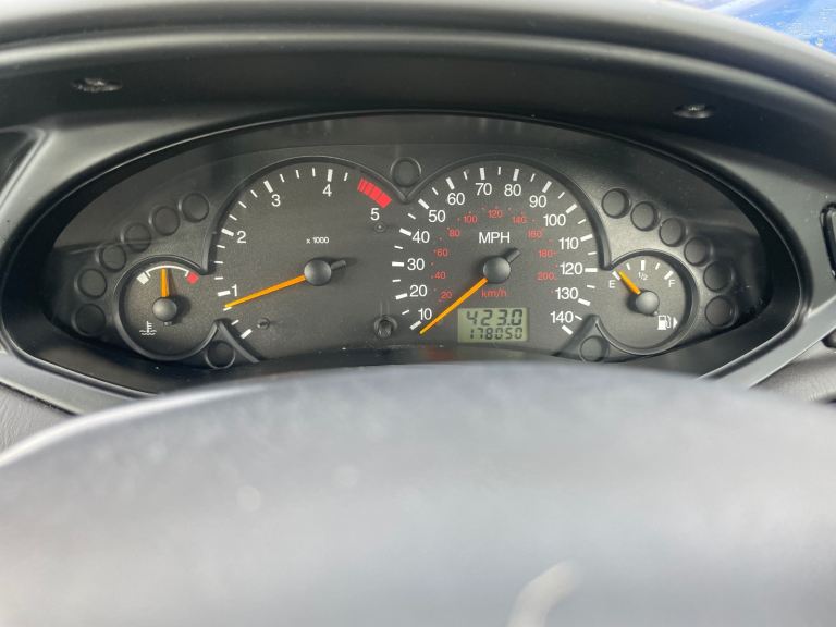 FORD FOCUS 1.6 ZETEC AUTOMATIC 04 REG BLUE 5 DOOR 11 MONTHS MOT LOW INSURANCE 36+MPG