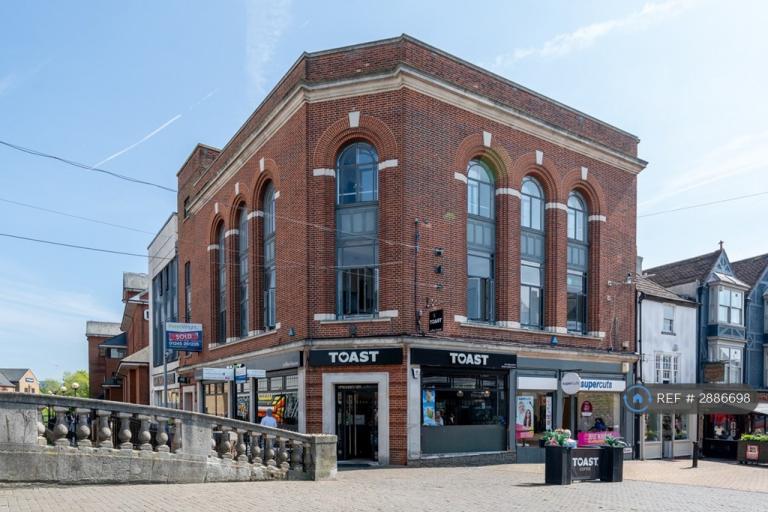1 bedroom flat in Moulsham St, Chelmsford, CM2 (1 bed) (#2886698)