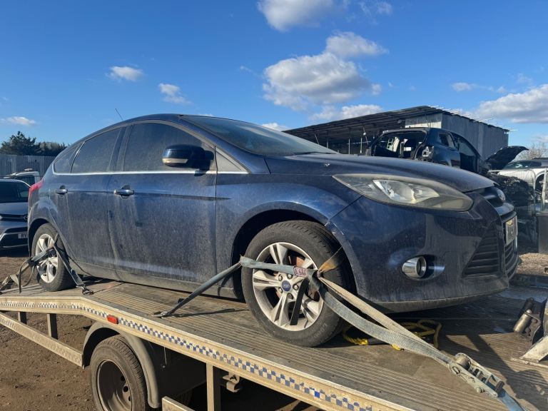 Ford focus mk3 1.6 petrol 2012 blue BREAKING FOR PARTS 