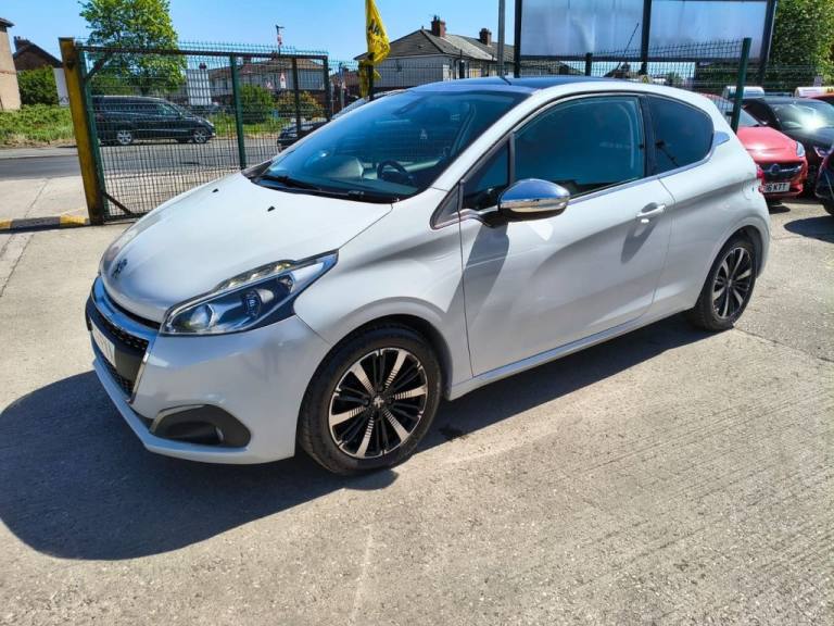 2016 Peugeot 208 1.2 PureTech Allure Hatchback 3dr Petrol Manual Euro 6 (82 ps) Hatchback Petrol ...