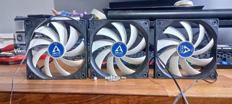 3 x 120mm Arctic F12 3pin