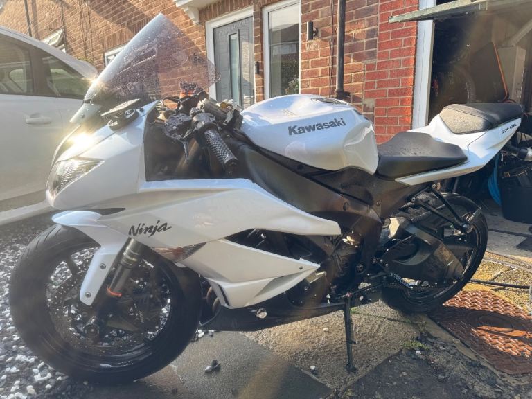 Kawasaki, Ninja ZX 6, 2010, 599 (cc)