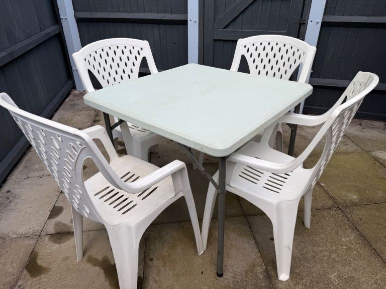 Garden Clearance: 4 Plastic Chairs & Foldable Table from B13