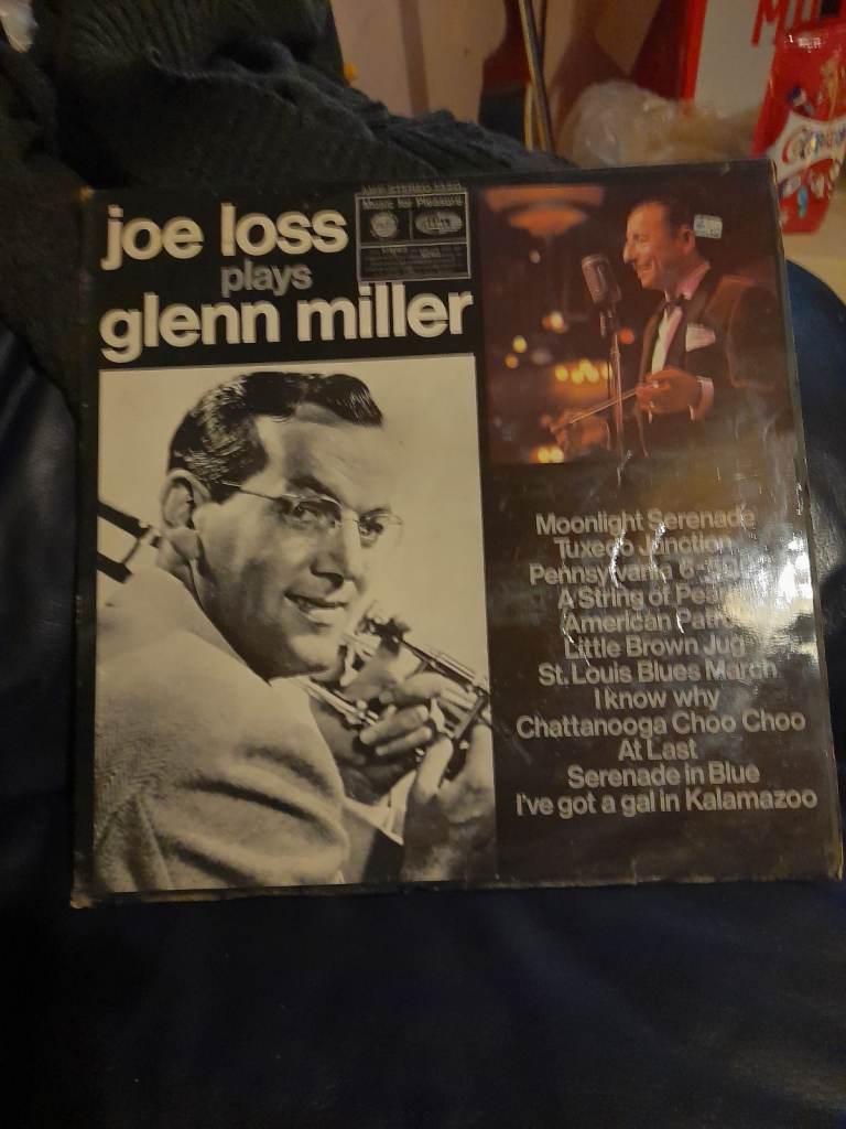 Viynl album joe loss plays glenn miller album