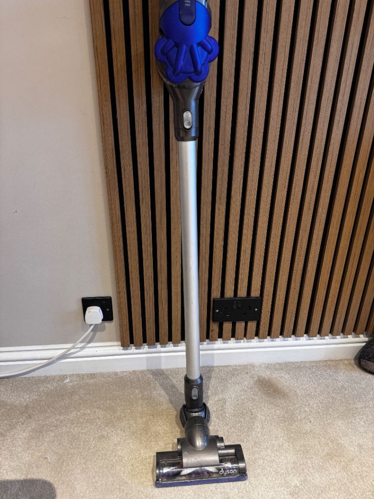 Dyson DC35 Cordless Vacuum Cleaner Complete Set – Good Battery