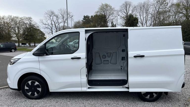 2024 Ford Transit Custom 2.5 PHEV 232ps H1 Van Trend Auto Van Plug-In Hy Automatic