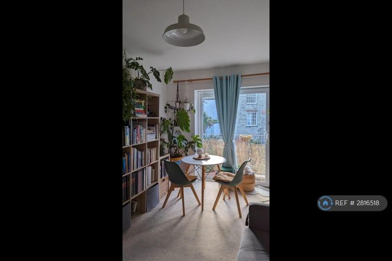 1 bedroom flat in Berkeley Vale, Falmouth, TR11 (1 bed) (#2816518)