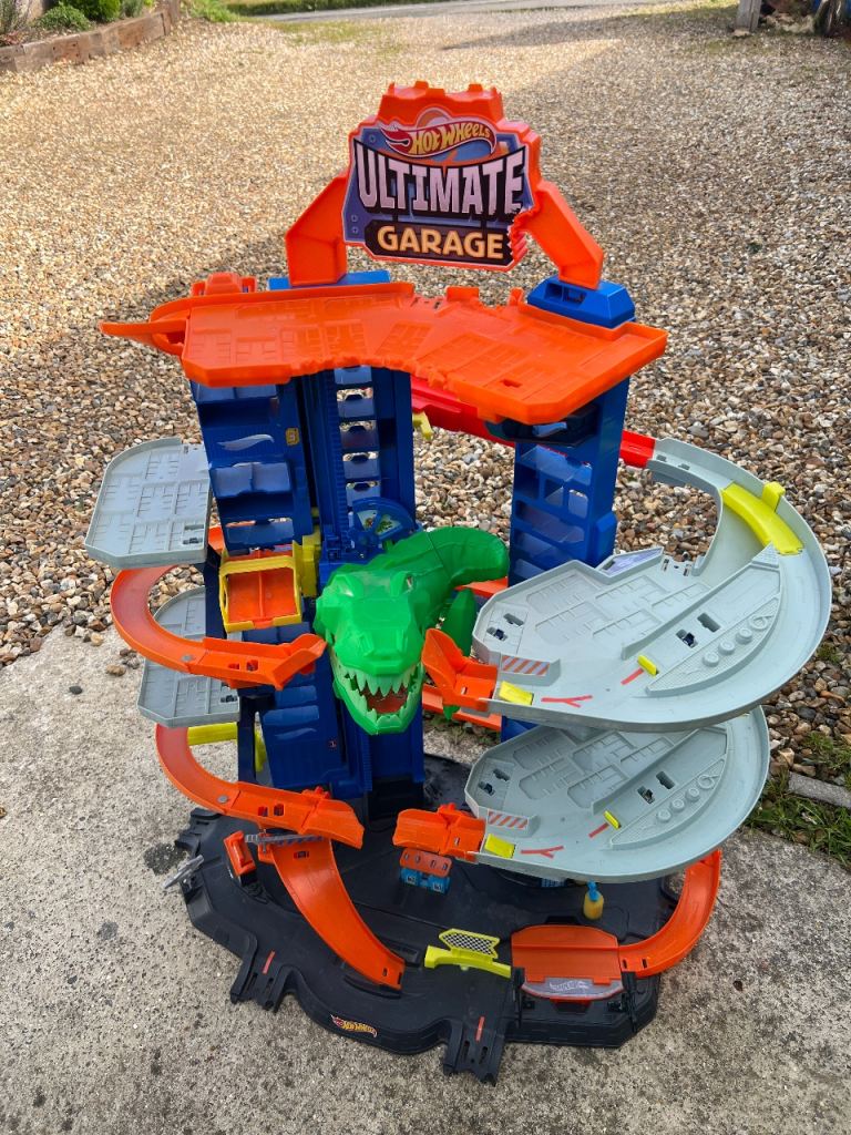 Hot Wheels Ultimate Garage with Dinosaur – Good Condition