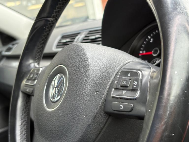 2013 Volkswagen Passat 2.0 TDI BMT Highline 5dr ++ 11 VW SERVICES / 35 TAX / SAT NAV / DAB ++ EST...