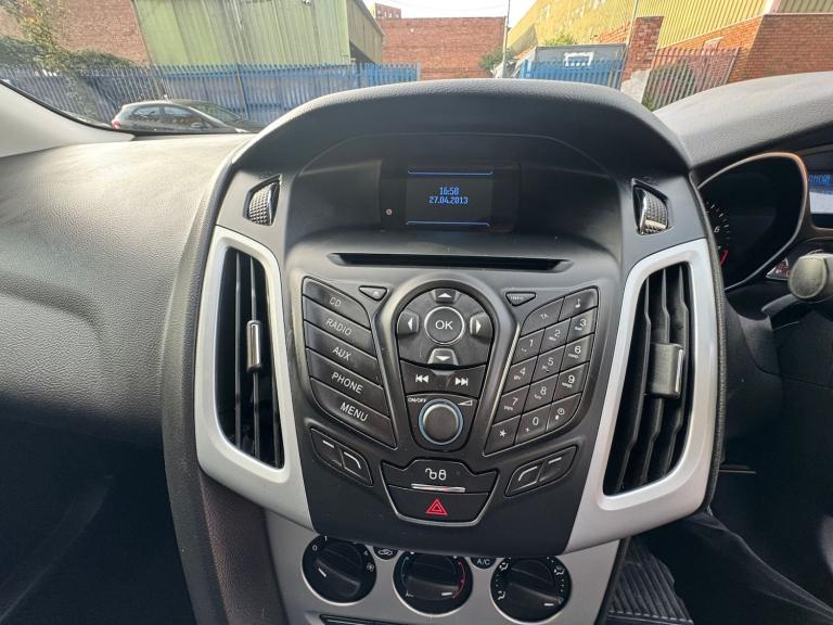 2013 Ford Focus 1.6 125 Zetec 5dr Powershift HATCHBACK Petrol Automatic