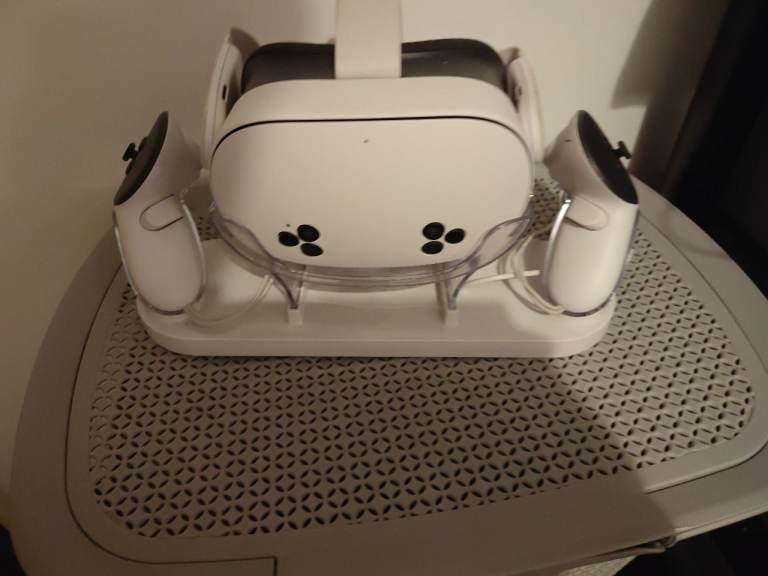 Meta Quest 3S 128GB + charging station