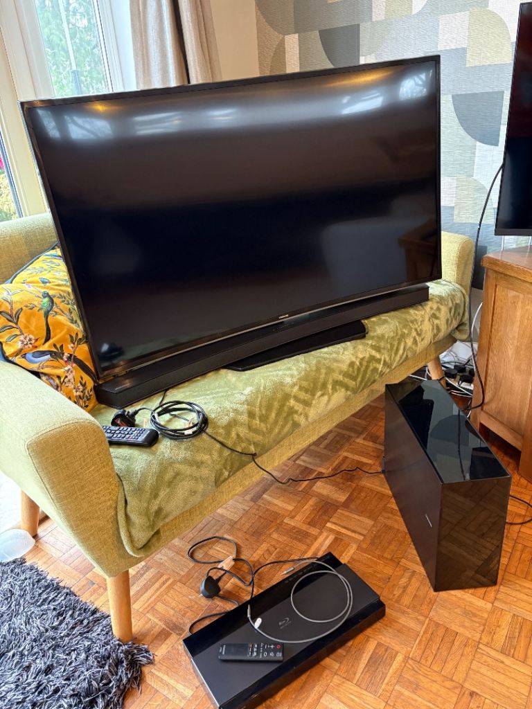 Samsung 48” HD swivel / curved tv plus Samsung soundbar, subwoofer and Blu-ray