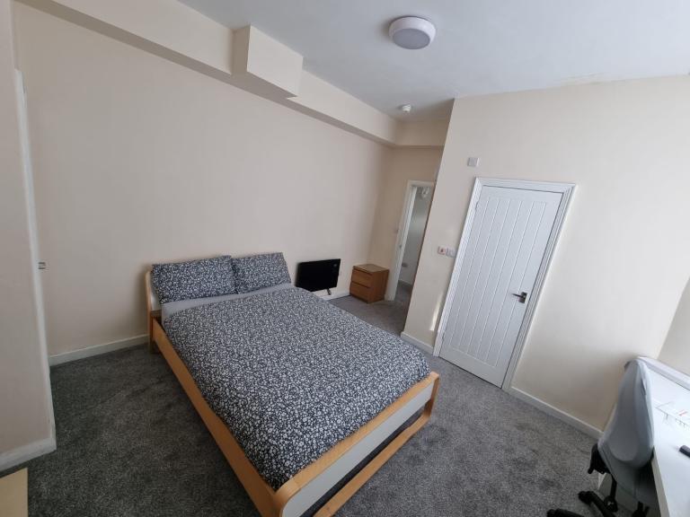 A spacious large double room with private en-suite 