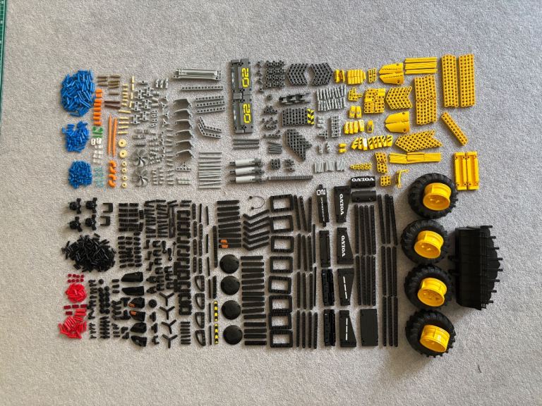 LEGO Technic Volvo Concept Wheel Loader 42081 - Good Condition