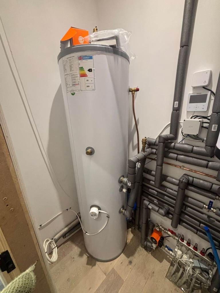 🔥 Replace Your Boiler with a New Heat Pump – £7,500 Government Grant Available! 🔥