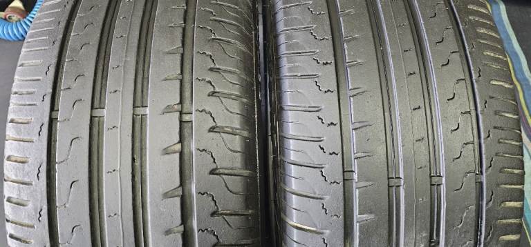 225 50 17    2 x tyres Avon ZV7