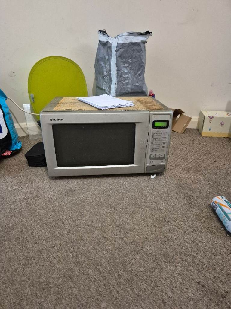 Great Sharp 800W Microwave Good Condition Can Deliver Locally For £5 