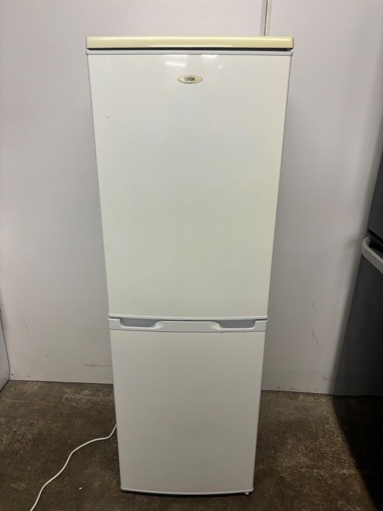 Logik fridge freezer 153cm 
