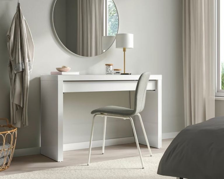 Dressing table / desk