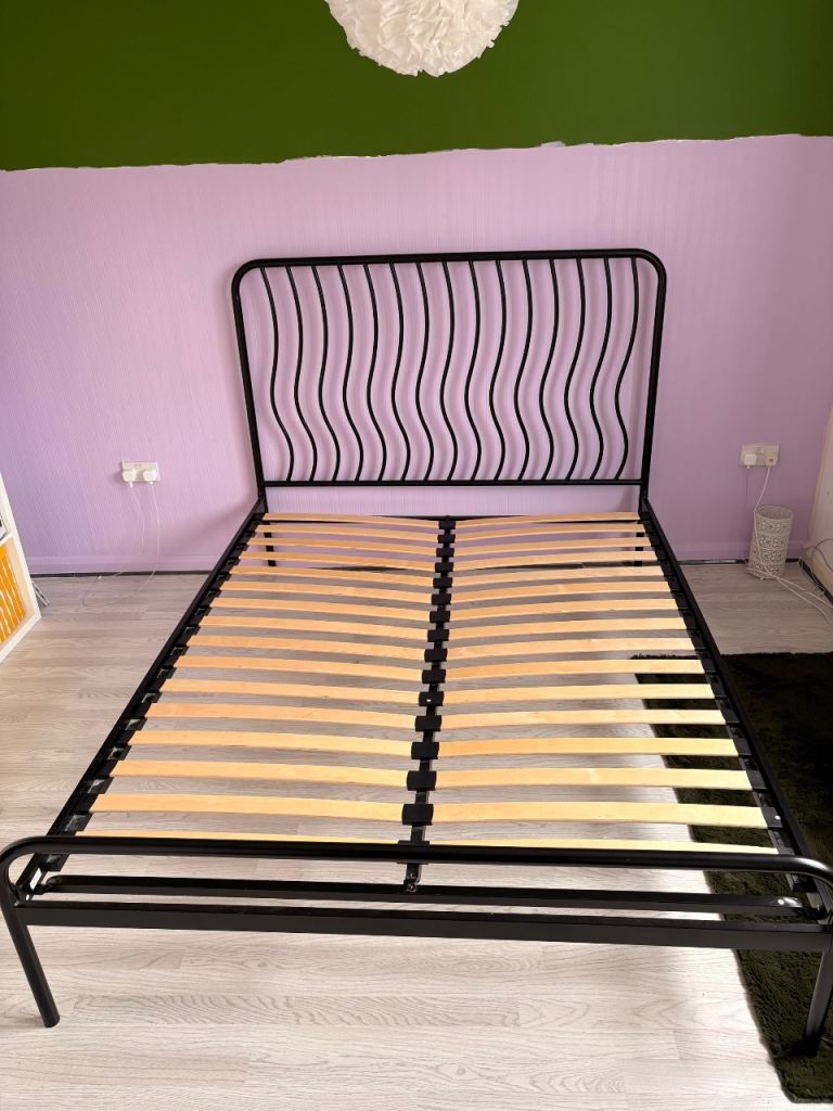 Black king size Metal Bed Frame with Slats – Good Condition