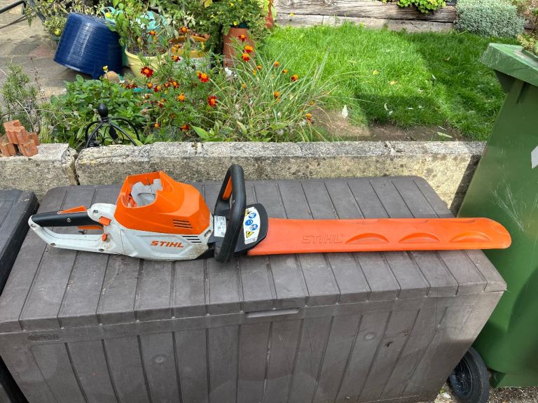 Stihl HSA100 battery hedgecutter 2023 - not working- *spares or repair*