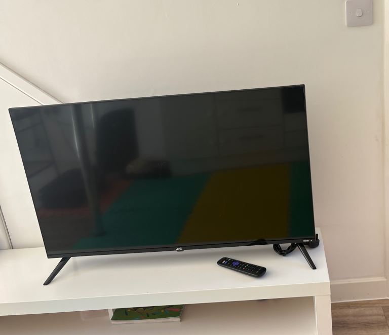 JVC ● ROKU TV