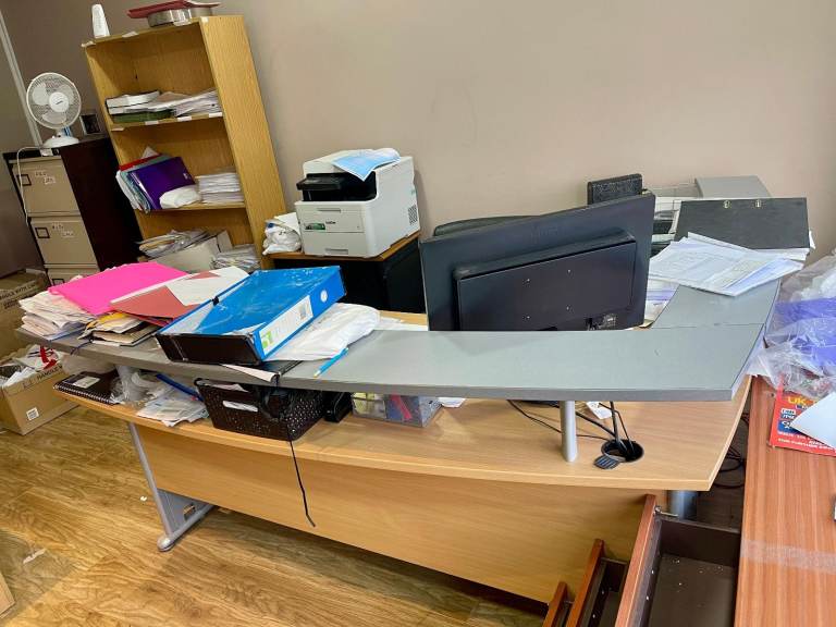 Reception Office Desk – L-Shaped / Corner Design – Sturdy & Spacious