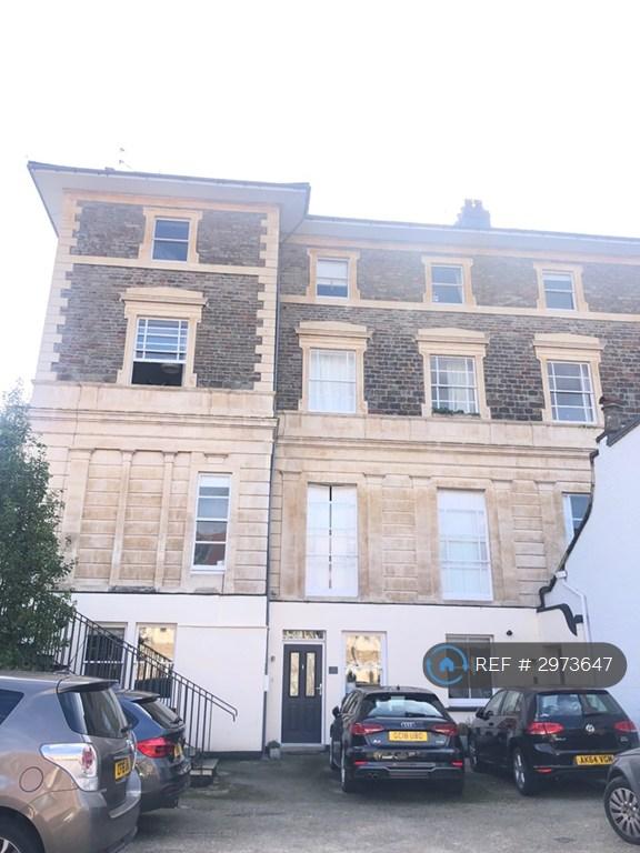 3 bedroom flat in Alma Vale Road, Bristol, BS8 (3 bed) (#2973647)