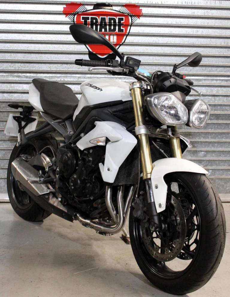 2015 15 TRIUMPH STREET TRIPLE 675 WHITE HPI CLEAR 11K NEW SHAPE TRADE SALE MOT
