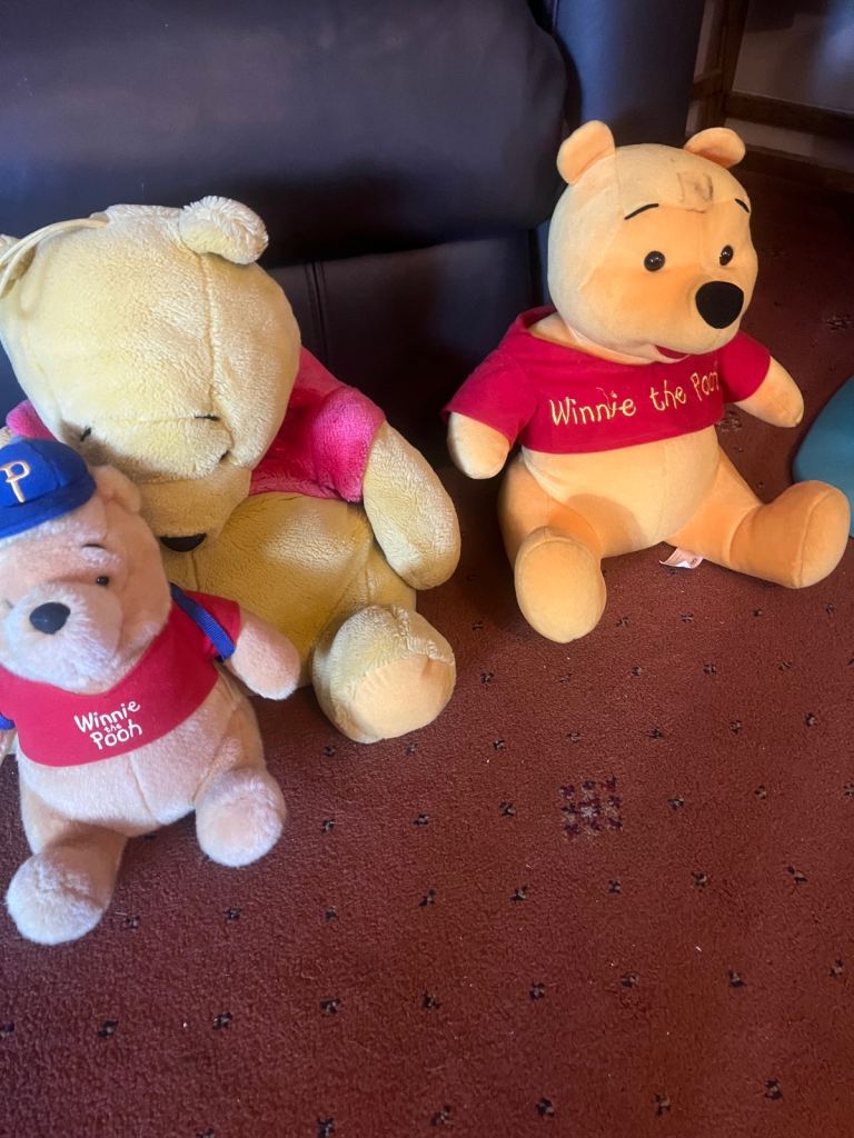 Winnie Pooh teddys x4