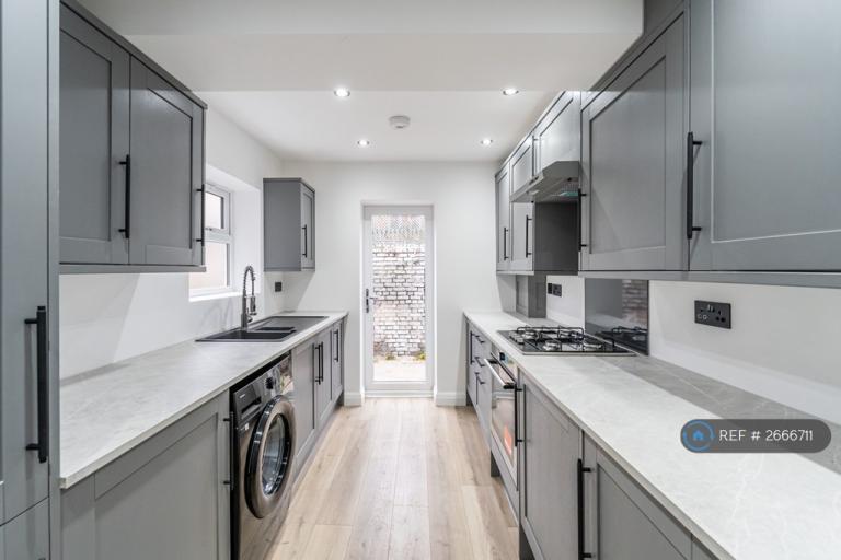 2 bedroom house in Fountain Road, London, SW17 (2 bed) (#2666711)