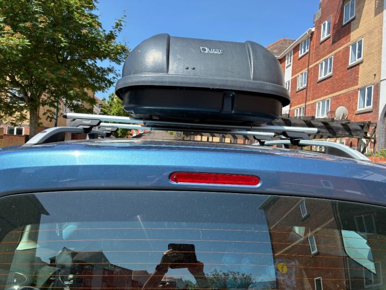 Roof box