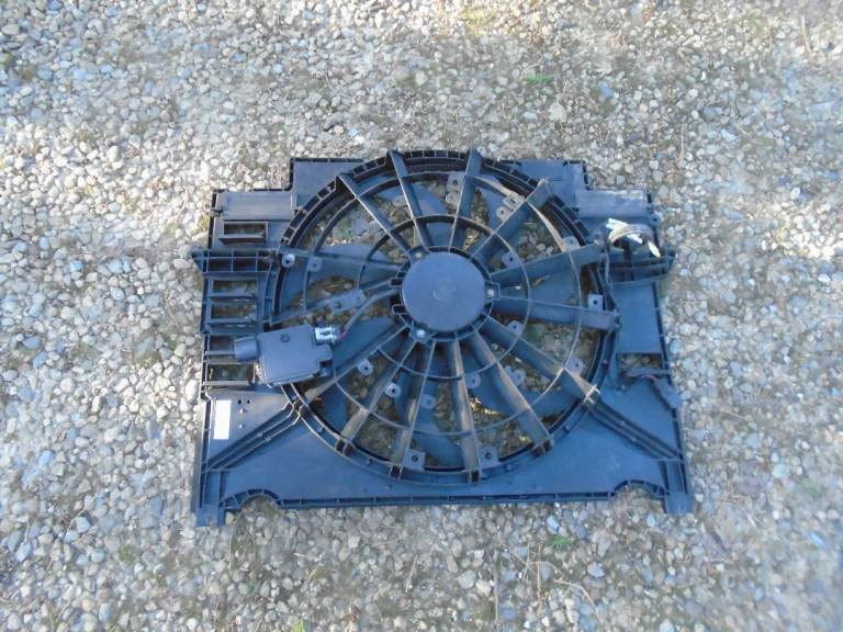 JAGUAR F PACE 2016 ON RADIATOR FAN +COWL USED