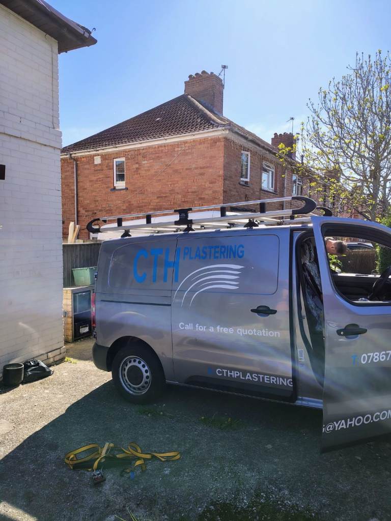 Rhino roof rack fits Peugeot expert 21 plate and other vans of that shape