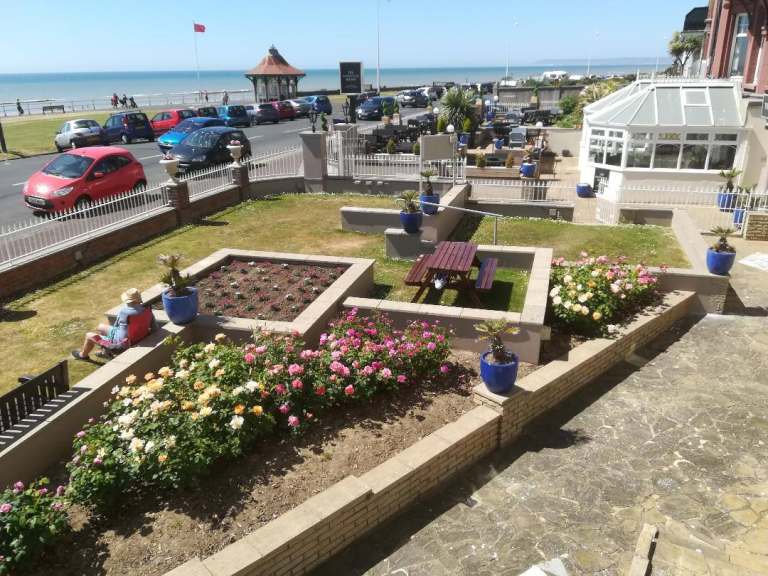 BEXHILL SEA FRONT" ONLY £79,950, 1 BED APARTMENT. 