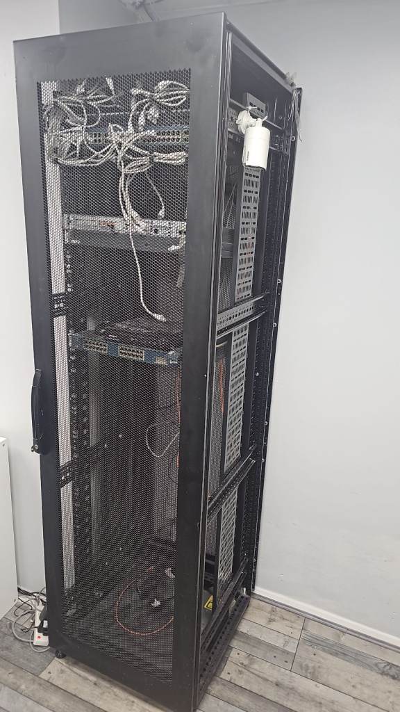 Black Server Rack Unit – Fair Condition