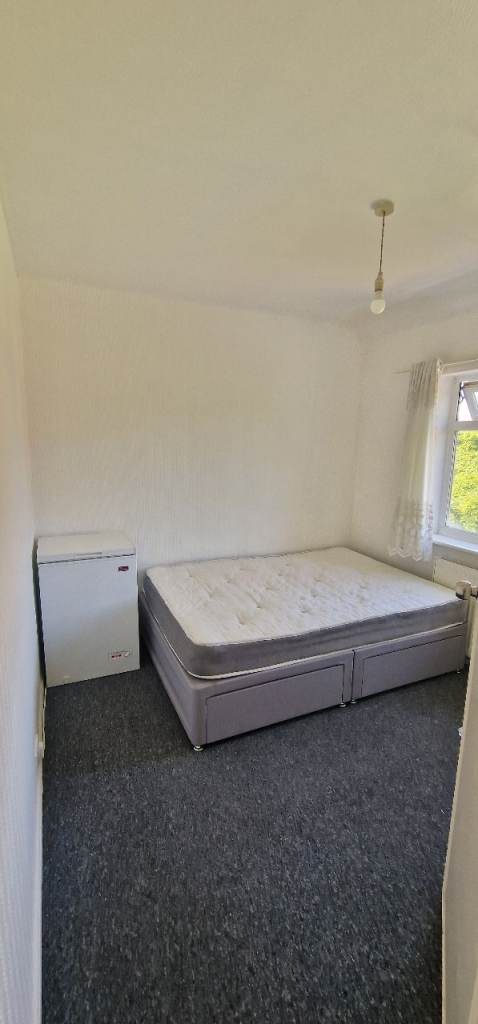 DOUBLE ROOM AVAILABLE NOW – LONDON N18 2BQ