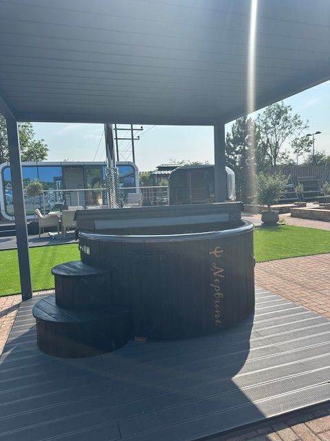 4-6 Person Wood Fired Hot Tub - EX SHOWROOM DISPLAY 